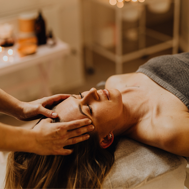 Fascia-massage de la tête